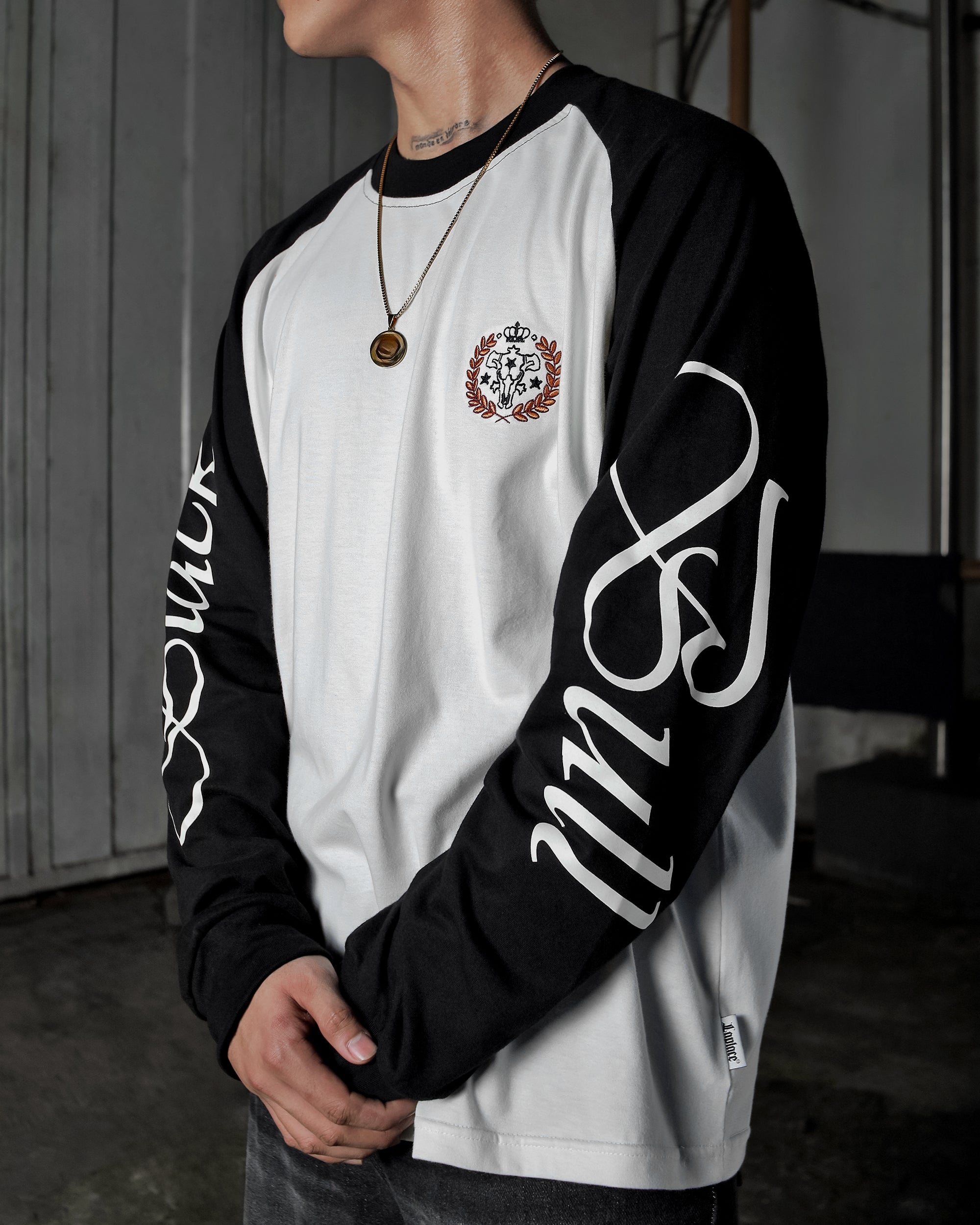 Black Bull - Longsleeve T-Shirt